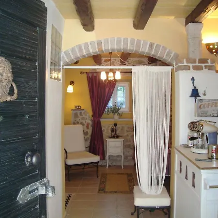 House Tomcat Dom wakacyjny *