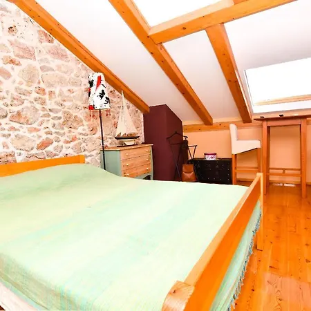 House Tomcat Dom wakacyjny Ždrelac
