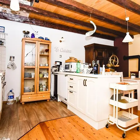 House Tomcat Dom wakacyjny Ždrelac